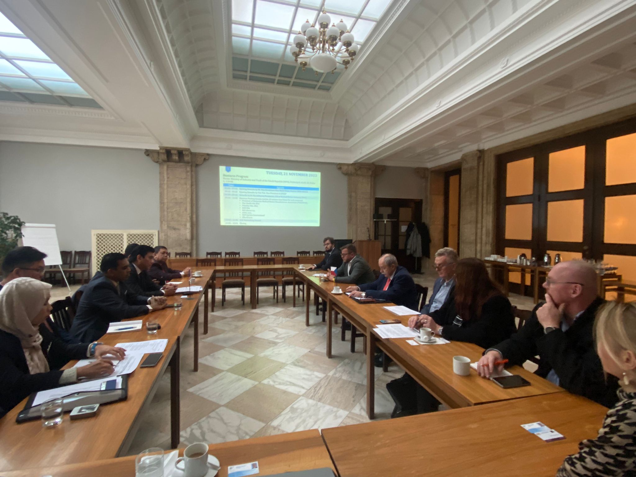 LAWATAN_KERJA_MDA_BERSAMA_DENGAN_INDUSTRI_PERANTI_PERUBATAN_MALAYSIA_KE_REPUBLIK_CZECH